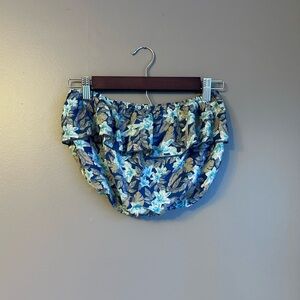 Hollister Cropped Floral Tube Top Size Medium Blue | Green Floral Crop Top